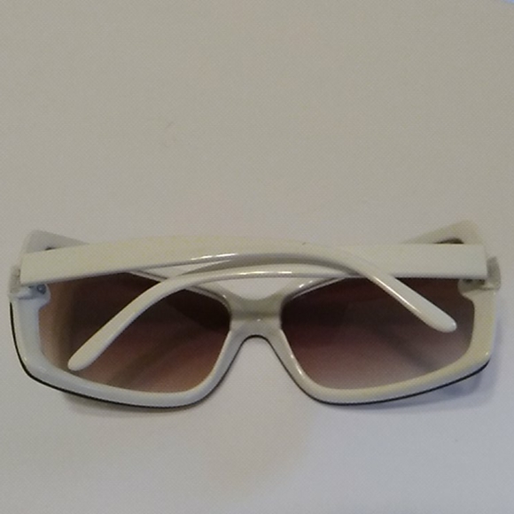 Nwot Brown and  White Sunglasses - Picture 6 of 6